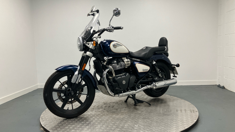 Royal Enfield Super Meteor 650 Top (23MY)